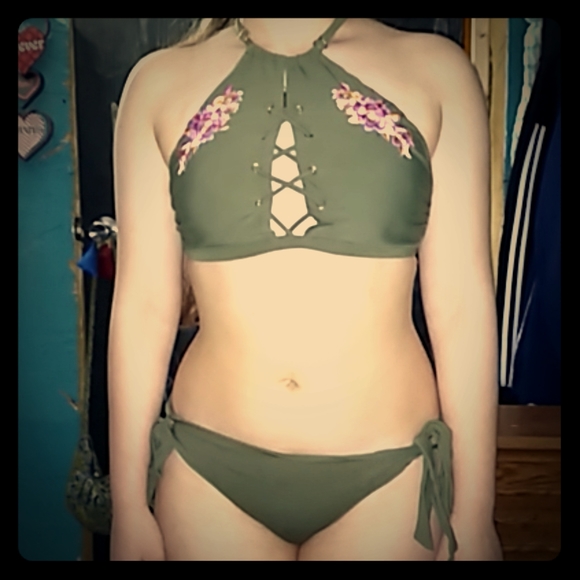 Green floral bathing suit - Picture 1 of 2